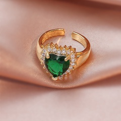 Hong Kong flavor retro personality emerald peach heart ring temperament elegant diamond high-end ring female