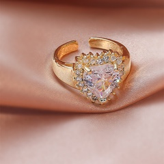 Hong Kong flavor retro personality white peach heart ring temperament elegant diamond high-end ring female