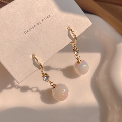 Mermaid pearl earrings high-end sense of light luxury temperament ear buckle 2022 new trendy niche design earrings