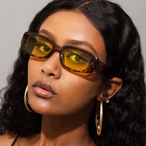 Neue rechteckige geometrische Retro-Sonnenbrille mit kleinem Rahmen im Großhandel's discount tags