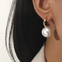 Bijoux fantaisie Boucles d'oreilles perle incurvée simple et fraîche