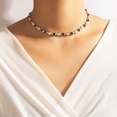 Simple Noir Blanc Perle Géométrique Coeur Forme Collier Simple Couche