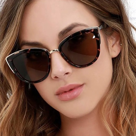 2022 New Fashion Gradient Geometric Women Retro Sunglasses's discount tags