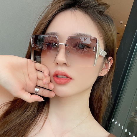 2022 new Fashion Geometric Frame Multicolor Female Sunglasses's discount tags