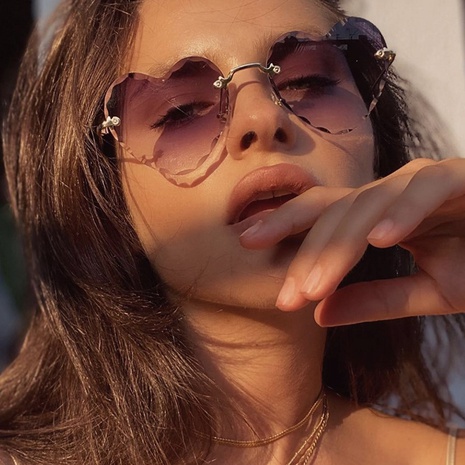 2022 nueva moda gafas de sol de protección UV sin marco en forma de corazón Color melocotón degradado's discount tags