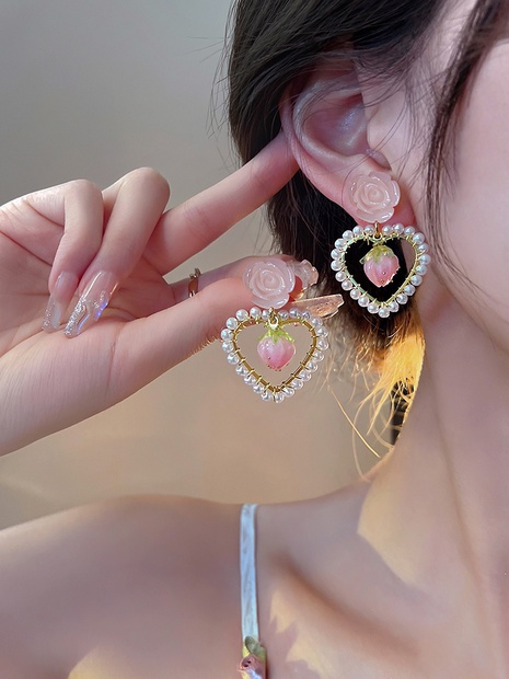 Pendientes con incrustaciones de perlas en forma de corazón rosas de moda's discount tags