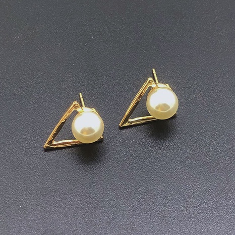 Moda clásica femenina pequeño triángulo perla pendientes de aleación's discount tags