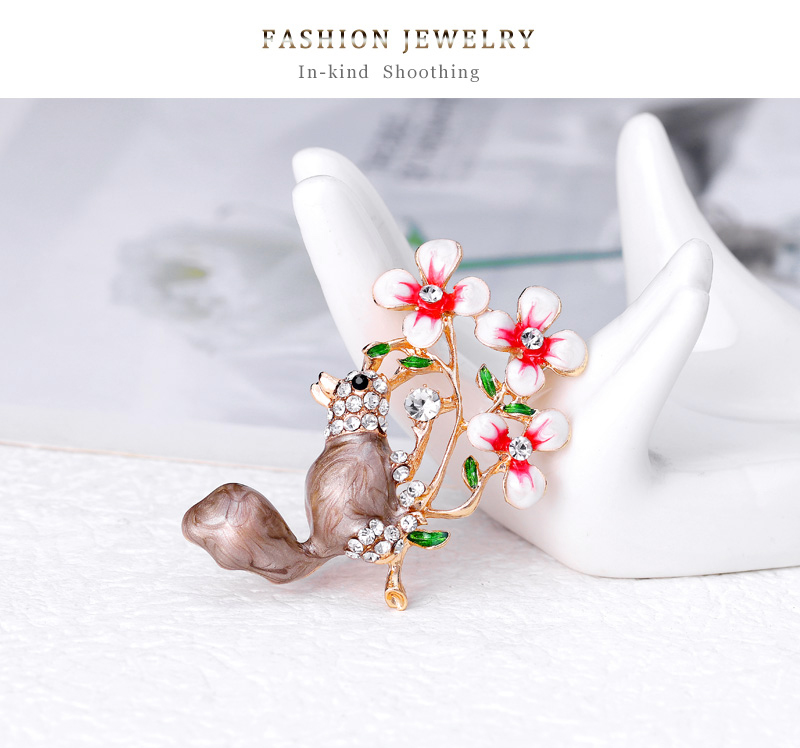 Fashion Simple Squirrel Flower Dripping Oil Enamel Alloy Brooch Clothing Pinpicture2