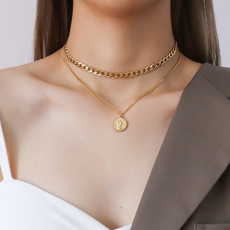 Collar de acero de titanio multicapa con colgante redondo retrato de reina de estilo Retro's discount tags