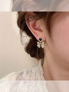 Fashion Retro Pearl Inlaid Heart Bow Shape Pendant Women's Earrings