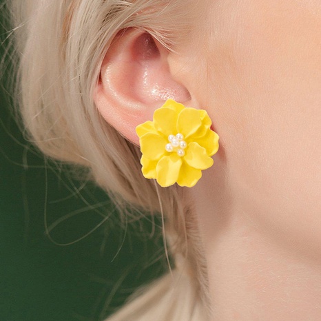 Einfache stil Drei-Dimensional Weiße Blume Perle Stud Ohrringe's discount tags