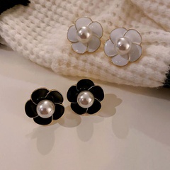 Fashion Simple New Pearl Flower Lady Alloy Ear Studs Earrings