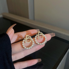Mode Einfachen Brief D runde Perle Ohr Stud Geometrische Strass Ohrringe