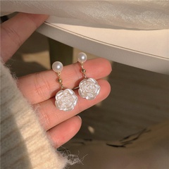 2022 New Arrivals Fashion Small Camellia Rose White Pearl Earrings