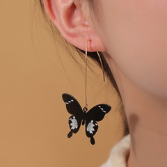 Moda Simple impreso negro mariposa aleación pendientes al por mayor