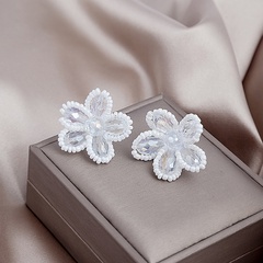 Pendientes de flores de cristal tridimensionales con cuentas simples a la moda