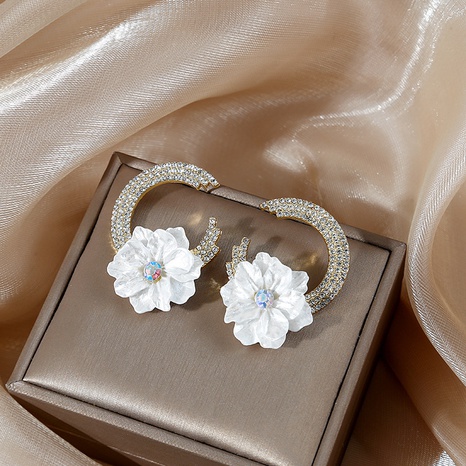 Moda Simple Luna flor Diamante de imitación Retro aleación pendientes's discount tags