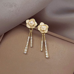 Mode Elegant Kamelie Form Perle Intarsien Ohrringe für Frauen