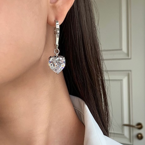 Mode Elegante Weiße Kristall Herz Anhänger Legierung Ohrringe's discount tags