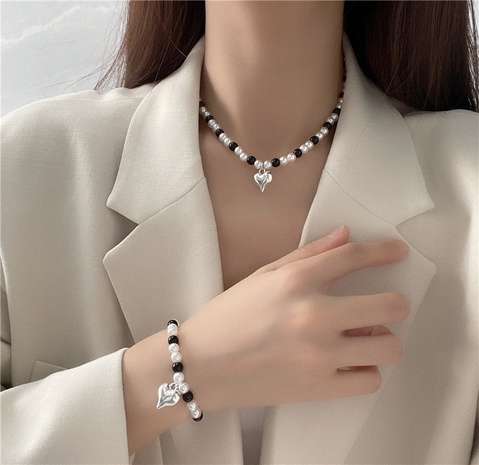 Simple style Noir Blanc Perle Perles Pendentif Coeur Collier Bracelet's discount tags