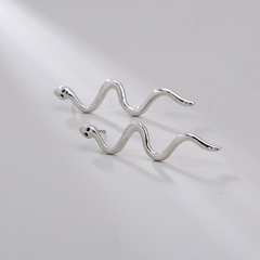 Simple Fashion Geometric Golden Twisted Snakes Alloy Earrings 1 Pair