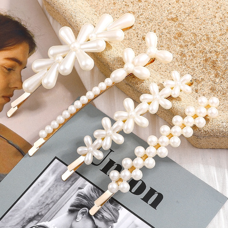 WomenS Fashion Sweet Geometric Flowers Alloy Hair Accessories Inlaid Pearls Artificial Pearl Hair Clip 1 Set