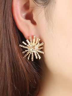 Retro Exaggerated Three-Dimensional sunflower Fashionable sterling Silver Needle Ear Studs