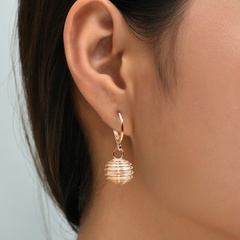 Koreanische Mode einfache runde hohle Ohrringe Edelstahl Perlen Ohrringe Pfirsich kern förmige Ohrringe Ohr schnalle