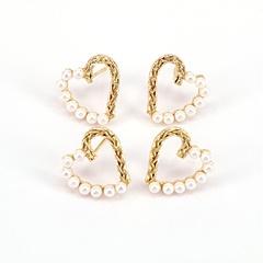 Fashion Gold-Plated Inlay Pearl Heart-Shaped Copper Ear Studs