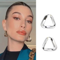 Fashion Simple Triangle Shaped Irregular Twisted Geometric Alloy Ear Studs