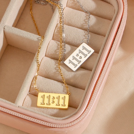 Collar de acero inoxidable con números de caja de letras chapadas en oro de 18K Simple a la moda's discount tags