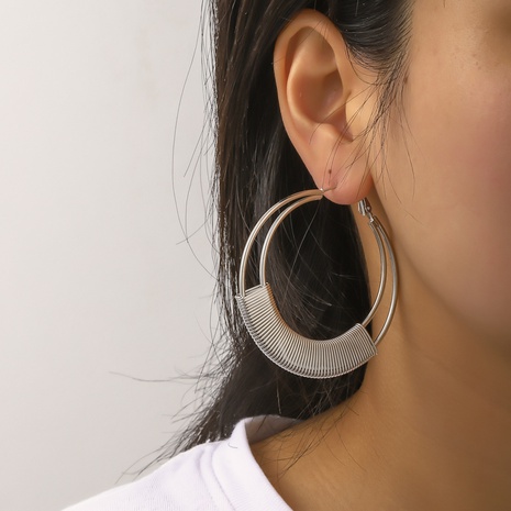 Mode Géométrique creux grand Cercle Boucles D'oreilles En Métal's discount tags