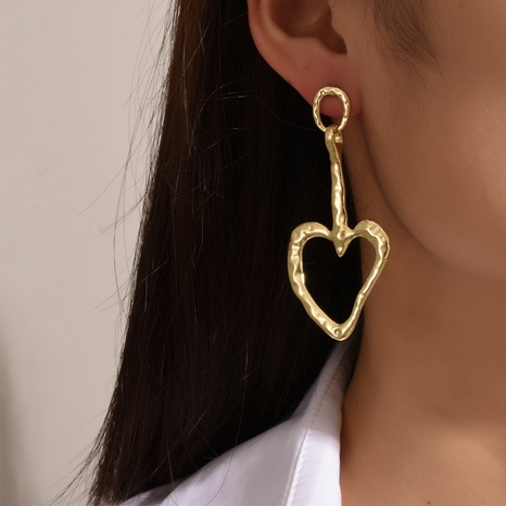 2022 neue Mode Einfache unregelmäßige Herz Anhänger Metall Ohrringe's discount tags