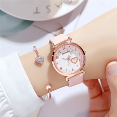Fashion Simple Belt Romantic Heart Pattern Quartz Casual Wrist Watch
