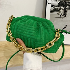 2022 New Clipped Button Thick Chain Crossbody Shoulder Pleated Cloud Bag