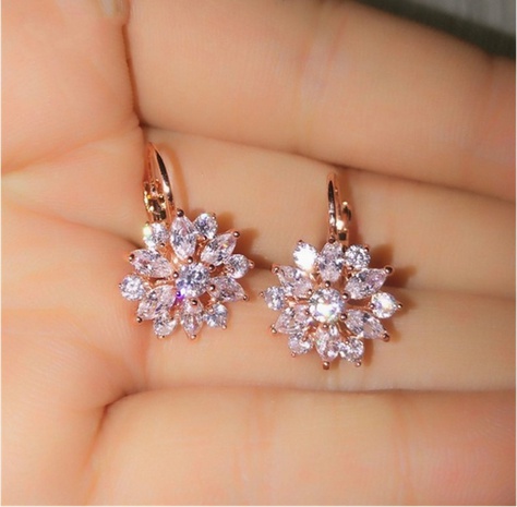 Fashion Simple Geometric Chrysanthemum Inlaid Diamond Alloy Ear Clip Earrings's discount tags