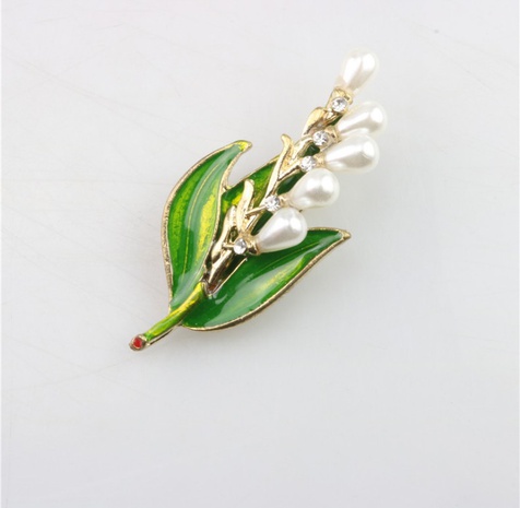Fashion Dripping Oil Leaves Drop-Shaped Pearl Clothing Corsage Alloy Brooch's discount tags