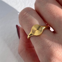 Einfache Mode goldene silbrig Geschnitzte Edelstahl Ring