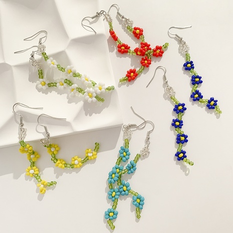 Pendientes de aleación de flores de Margarita simples bohemias con cuentas tejidas coloridas de moda's discount tags