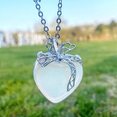 Creative Fashion Geometric Heart-shaped Natural Stone Alloy Necklace