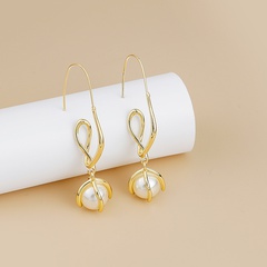 Metal Twisted Line Inlaid Pearl Classic Style Tassels Earrings