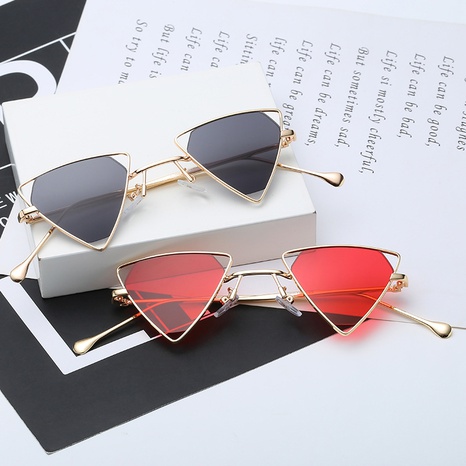 Nouveau style Punk creux Triangle cadre multicolore lunettes de Soleil en métal's discount tags