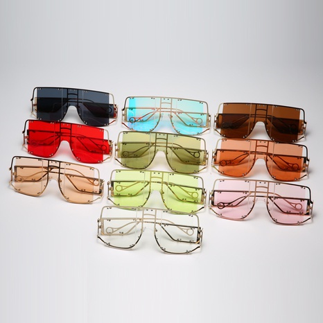 Gafas de sol con remaches de borde grande dividida de lente de una pieza estilo Punk's discount tags