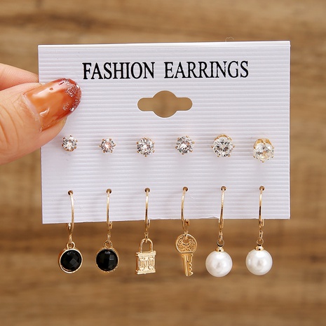 Conjunto de pendientes de aleación con colgante de perlas en forma de llave de nuevo estilo's discount tags