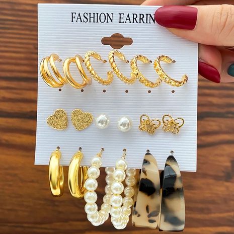 Conjunto de pendientes de aleación de perlas de corazón con estampado de leopardo en forma de C de estilo Vintage's discount tags