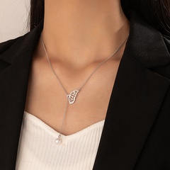 Fashion Simple Geometric Butterfly Hollow Single-Layer Pearl Chain Tassel Alloy Necklace