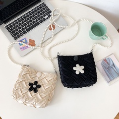 Woven Pearl Flower decor Chain Messenger Bag
