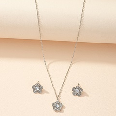 Fashion Inlay Diamond Petal Stud Earrings Necklace Combination Set Flowers Pendant Ornament