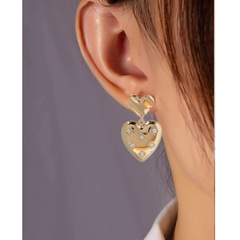 Neue Mode Einfache Herz-Geformt Gold-Überzogene Legierung Ohrringe