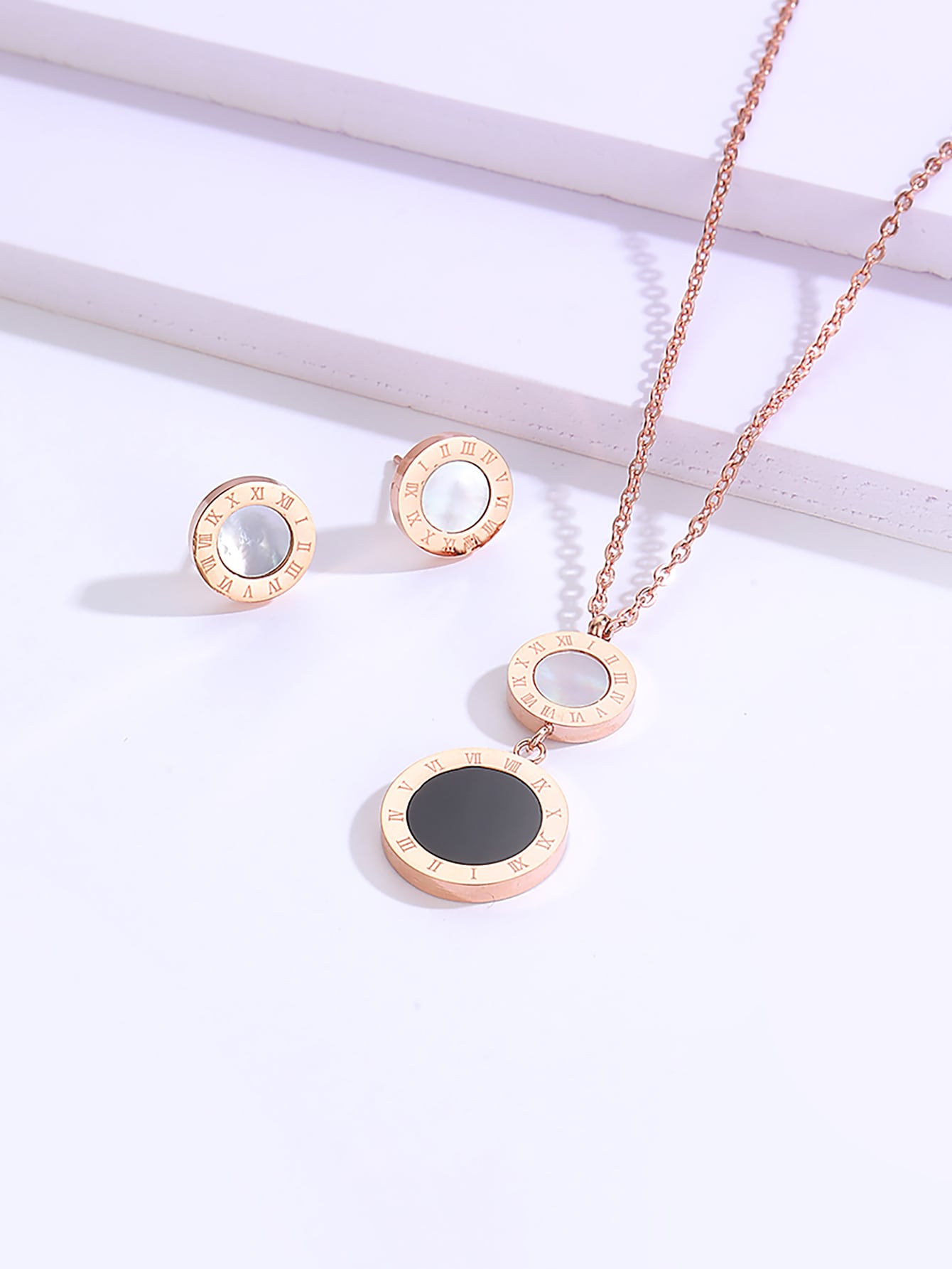 Fashion Simple Stainless Steel Plating 18 Gold Round Pendant Necklace Earings Set Setpicture2